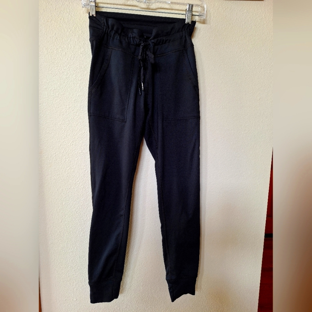 Aerie OFFLINE warm up drawstring legging. Black. Womens size M